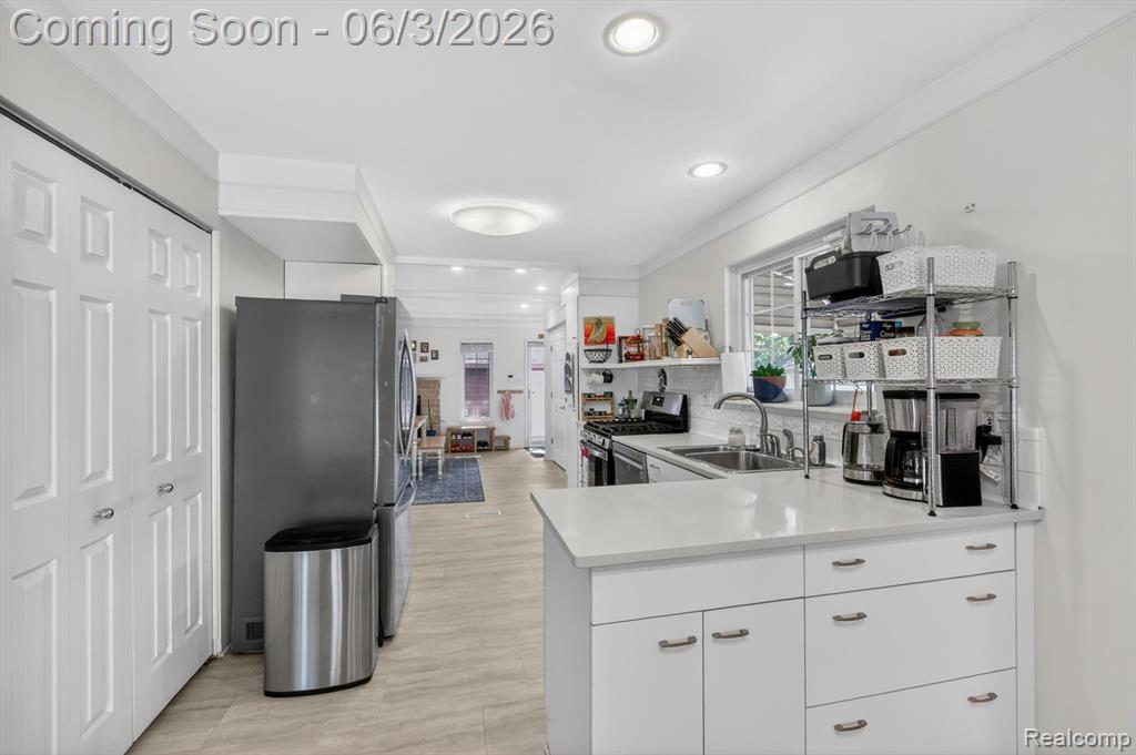 512 Redwood Drive, Troy, MI 48083 — Photo 10