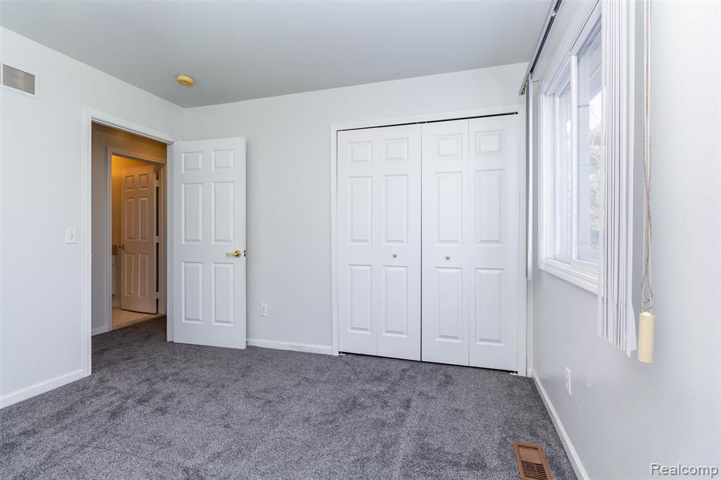 40945 Justin Drive, Sterling Heights, MI 48310 — Photo 32