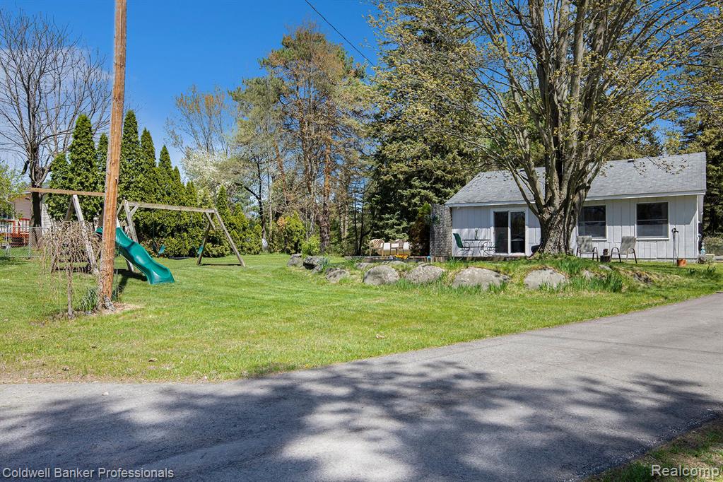 2574 S LAKE PLEASANT Road, Metamora, MI 48455 — Photo 18