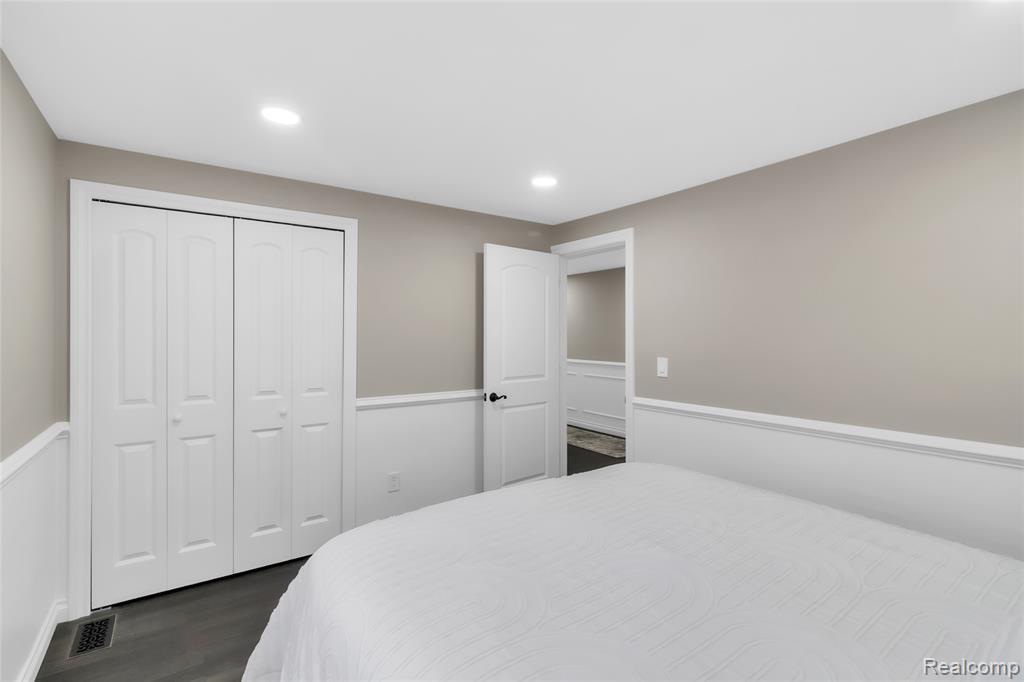 6880 Brookshire Drive, Canton, MI 48187 — Photo 30
