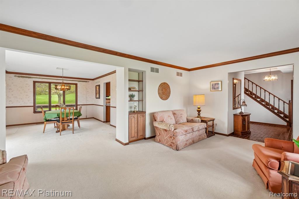 555 Crawford Farm Lane, Milford, MI 48380 — Photo 12
