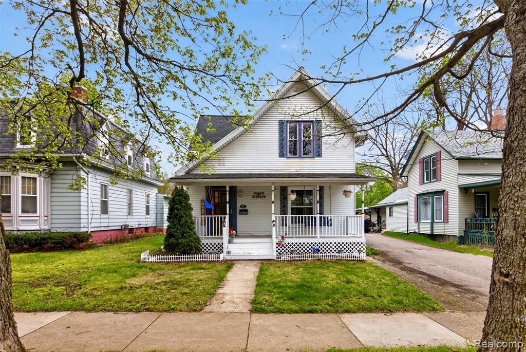 647 N Washington Street, Owosso, MI 48867 — front exterior