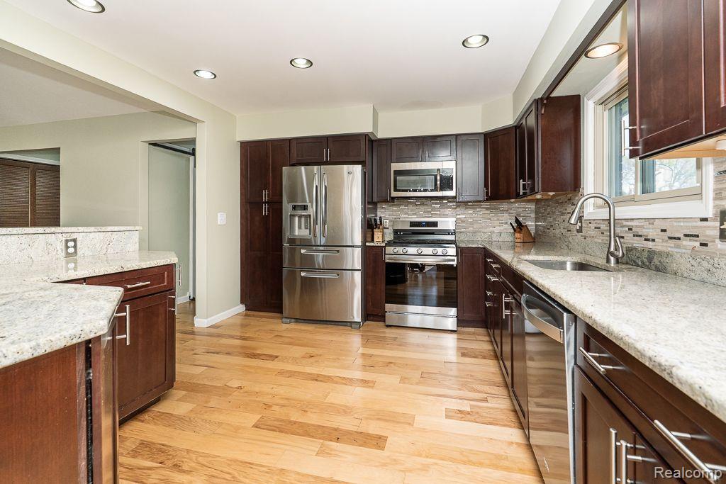 44053 TERRICAR Lane, Clinton Twp, MI 48038 — Photo 10