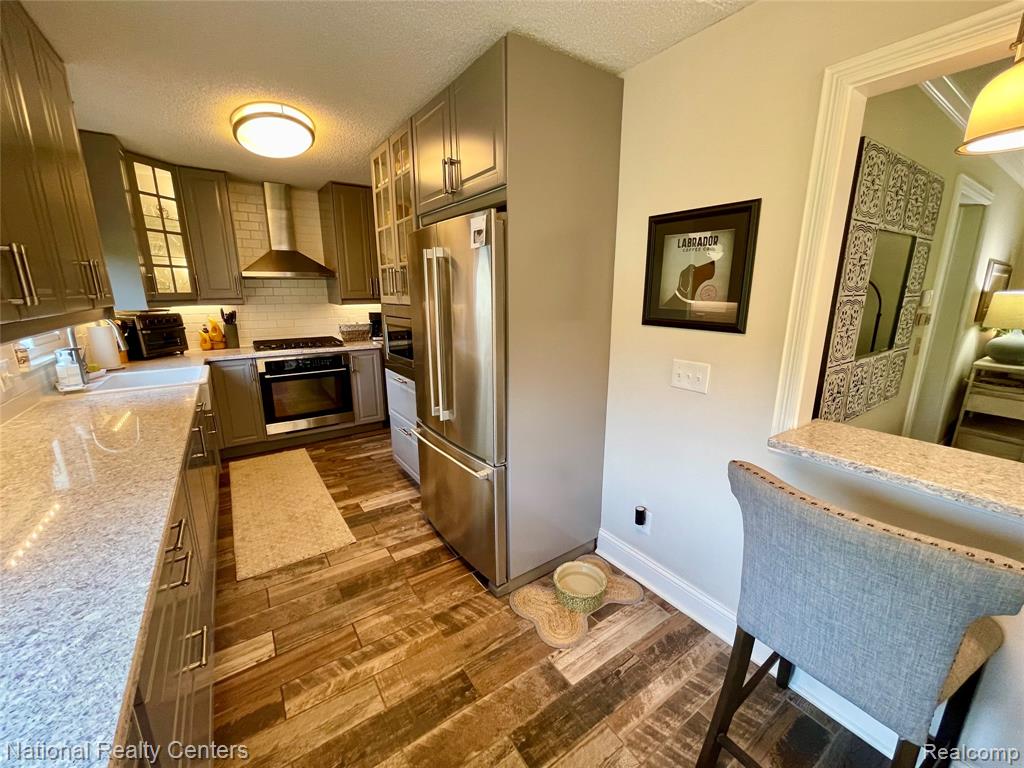 48104 COLONY FARM CIR, Plymouth, MI 48170 — Photo 32
