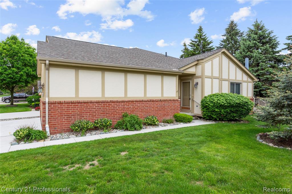 18344 Greenmeadow Drive, Clinton Twp, MI 48038 — Photo 3