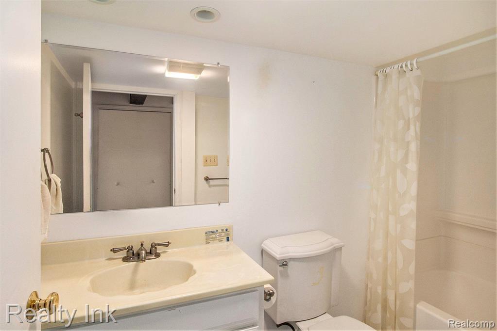 808 MAPLEWOOD CT, Brighton, MI 48116 — Photo 16