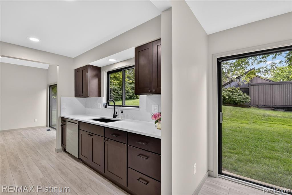 32 Haverhill Court, Ann Arbor, MI 48105 — Photo 12