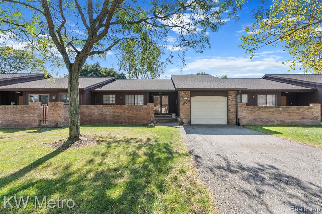27173 CUMBERLAND Court, Southfield, MI 48033 — Photo 2