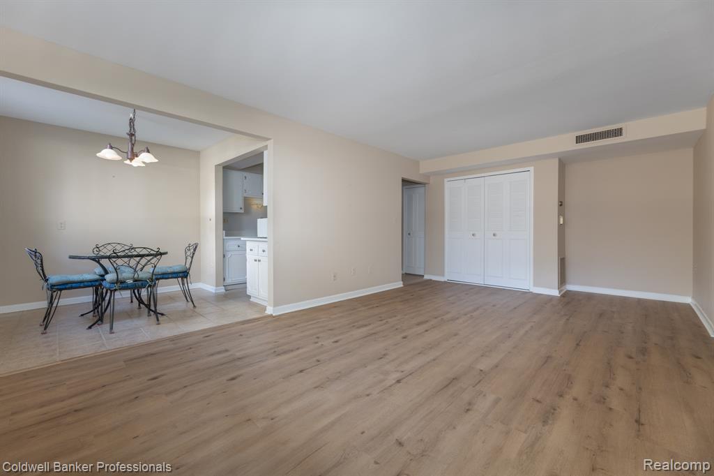 425 Riviera Drive, Saint Clair Shores, MI 48080 — Photo 34