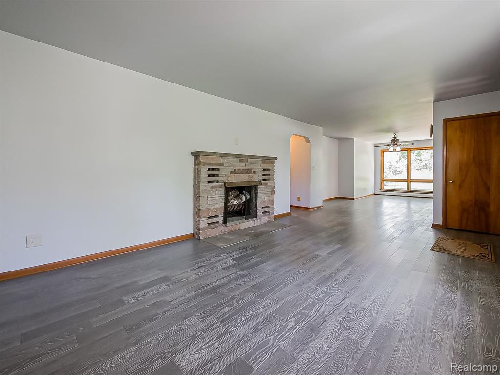 9745 MARSHALL Road, South Lyon, MI 48178 — Photo 5