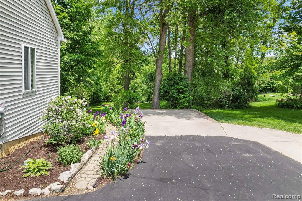13698 Webbs Shore Drive, Gregory, MI 48137 — Photo 7