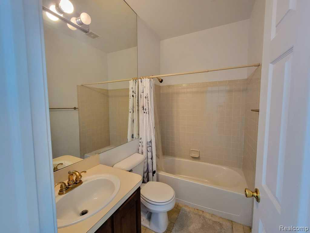 124 Champlain Boulevard, Howell, MI 48843 — Photo 32