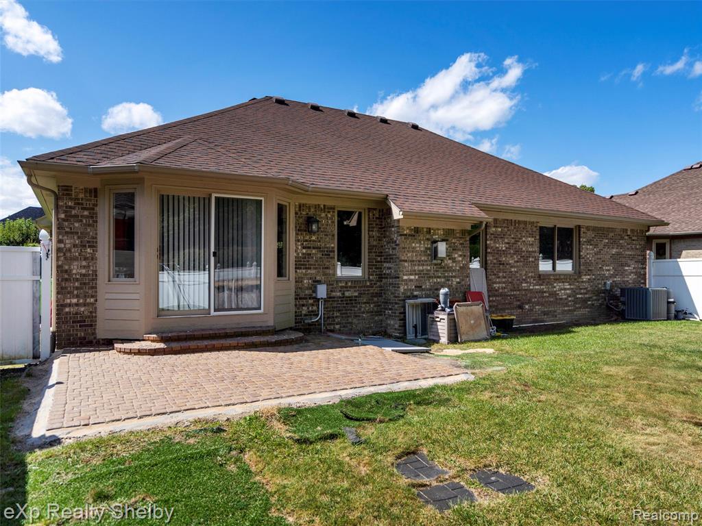 54256 Oconee Drive, Macomb, MI 48042 — Photo 31