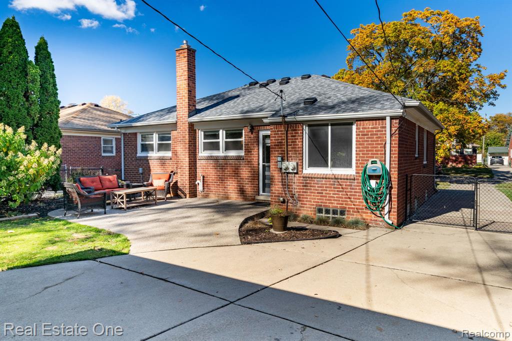 421 W Sunnybrook Drive, Royal Oak, MI 48073 — Photo 34