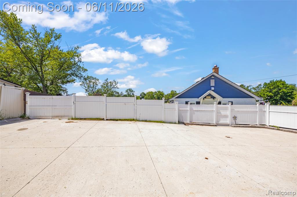4661 Sashabaw Road, Waterford, MI 48329 — Photo 35