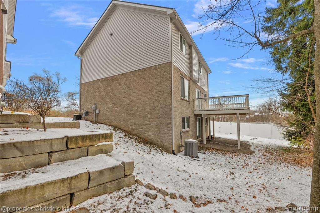 8740 Oak Ridge Trail, Westland, MI — Photo 39