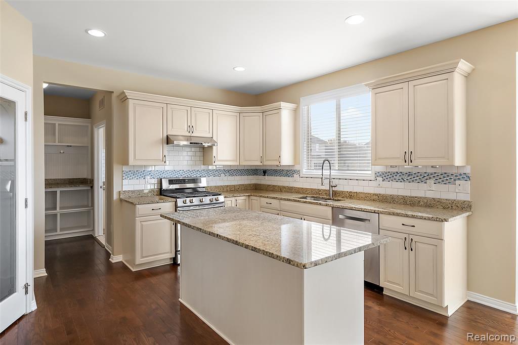 46267 Terrace Drive, Shelby Twp, MI 48317 — Photo 22