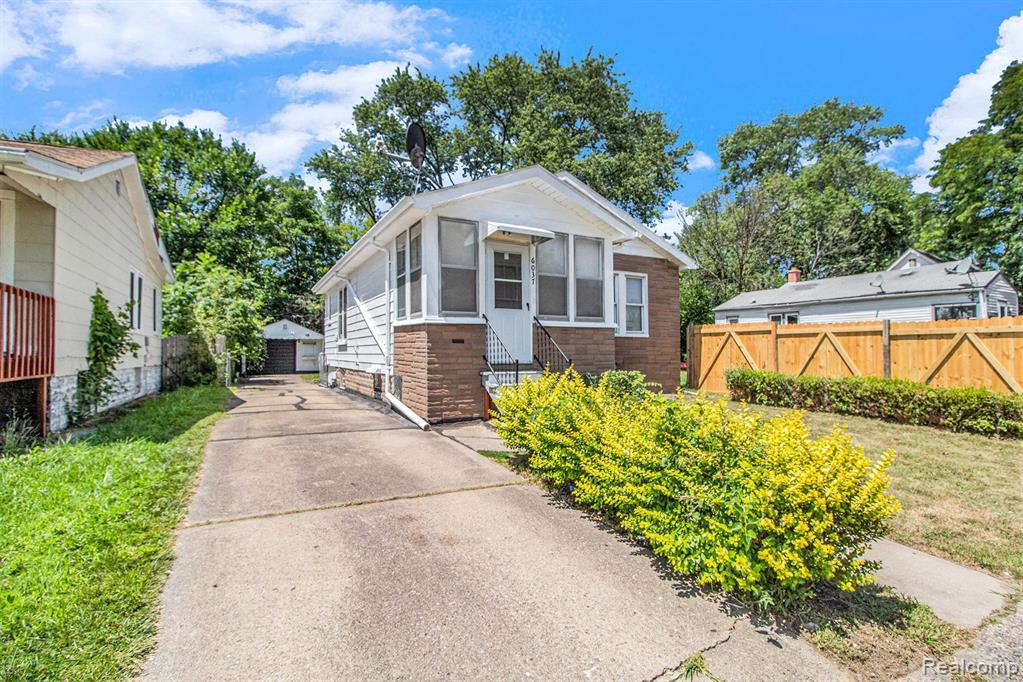 6037 Plainview Avenue, Detroit, MI 48228 — Photo 3