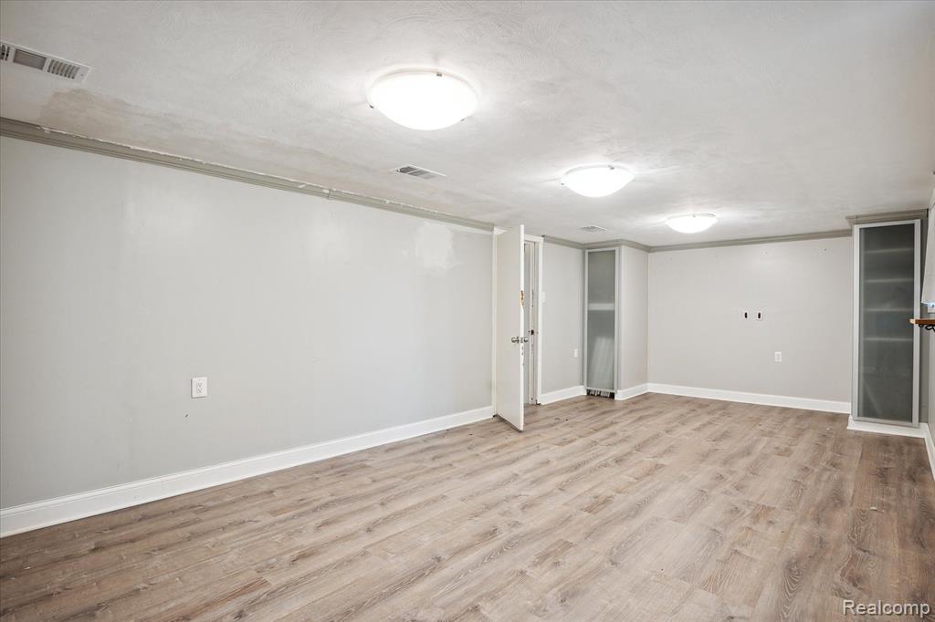 8537 Moms Drive, Belleville, MI 48111 — Photo 27