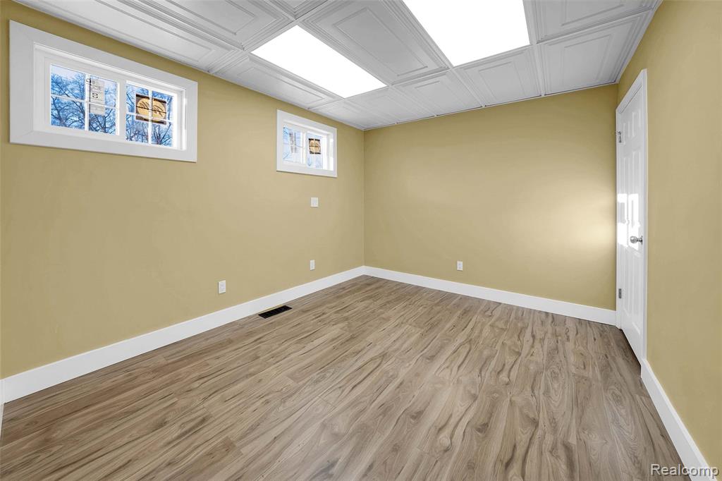 1095 W Huron Street, Waterford, MI 48328 — Photo 16