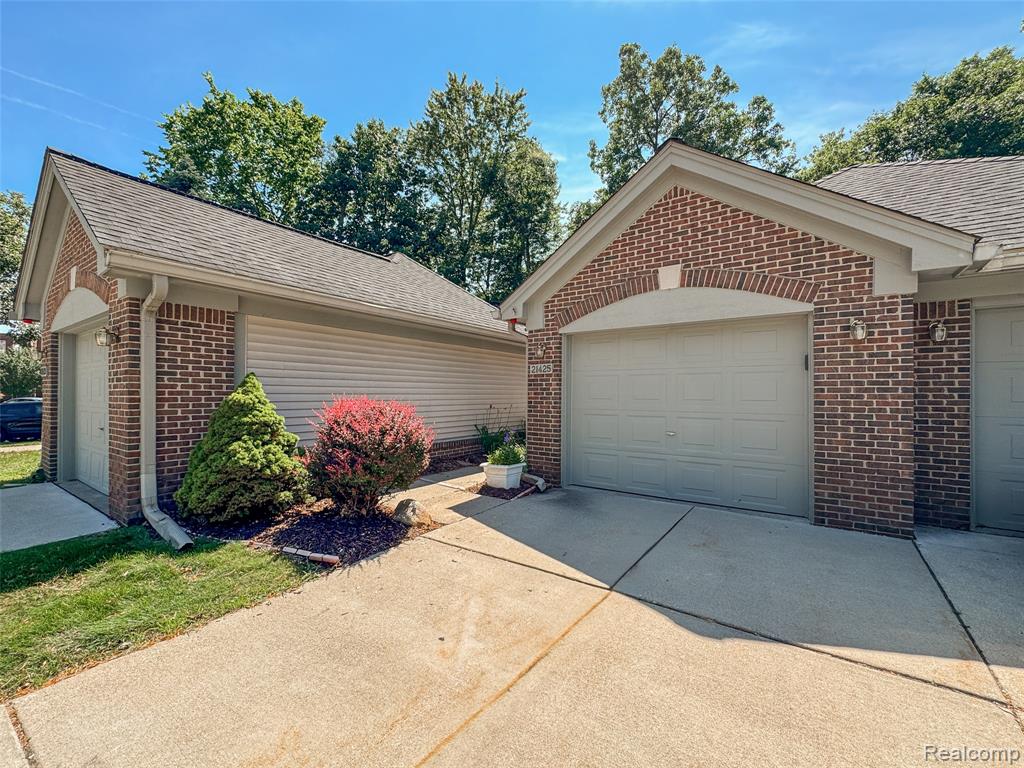 21425 Archwood Circle, Farmington Hills, MI 48336 — Photo 4