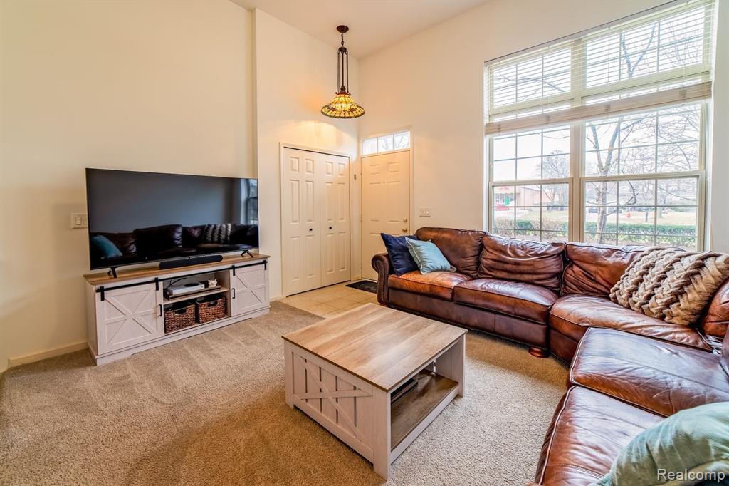 17026 FARMINGTON Road, Livonia, MI 48154 — Photo 9