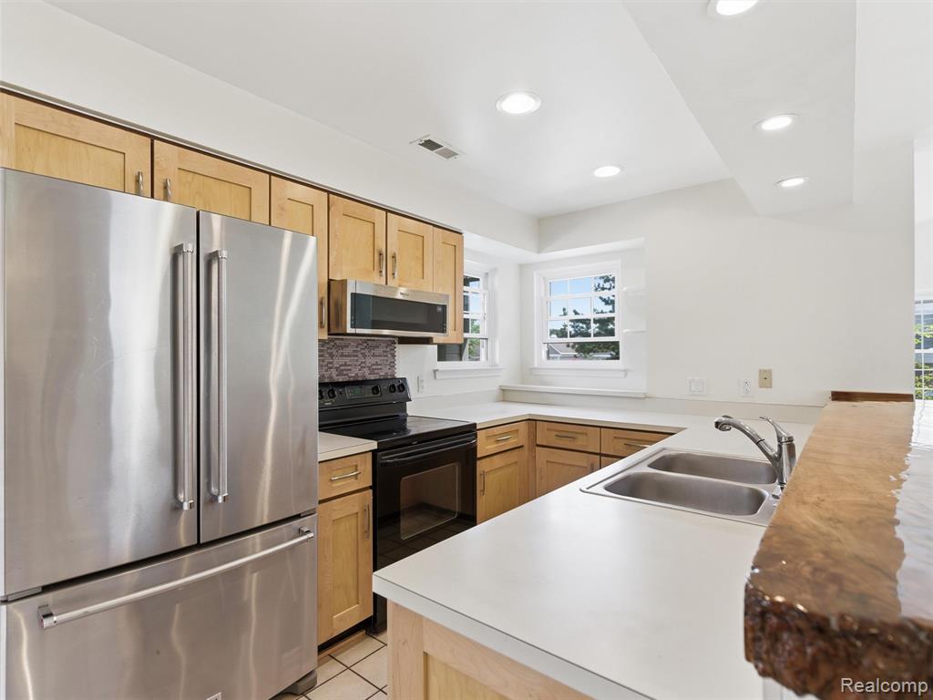 6605 Firestone Court, West Bloomfield, MI — Photo 5