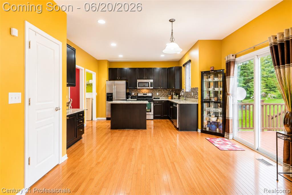 45248 Bartlett Drive, Novi, MI 48377 — Photo 22