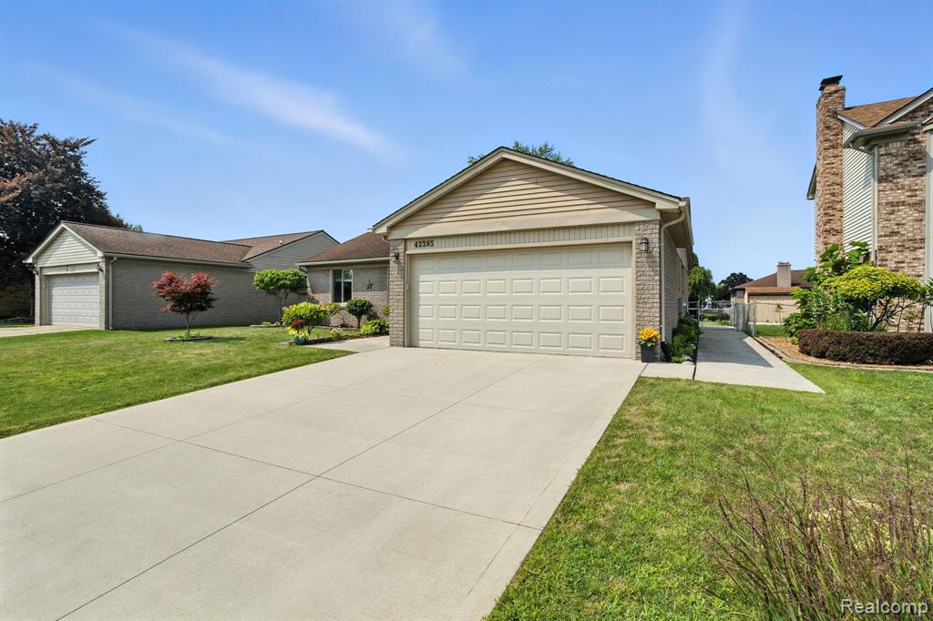 42393 Royal Lane, Clinton Twp, MI 48038 — Photo 3