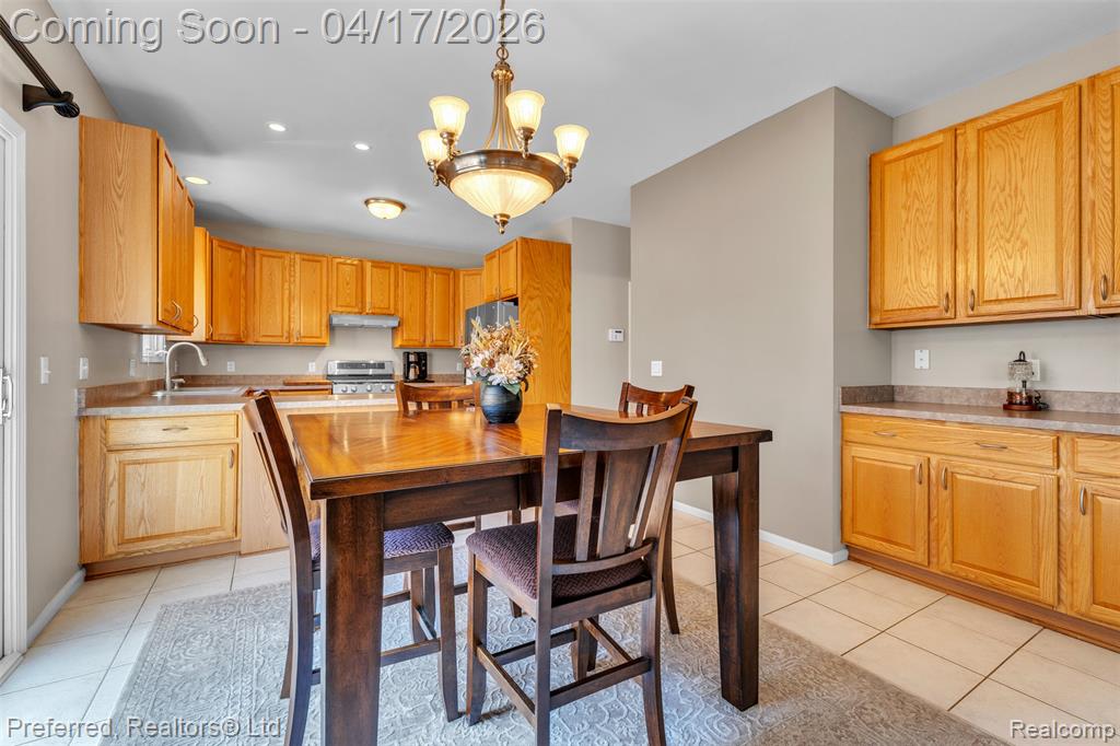 8560 Vista Court, Westland, MI — Photo 18