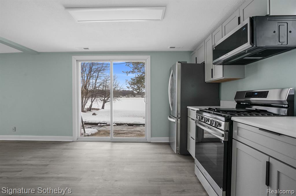 8041 GRAND RIVER Road, Brighton, MI 48114 — Photo 6