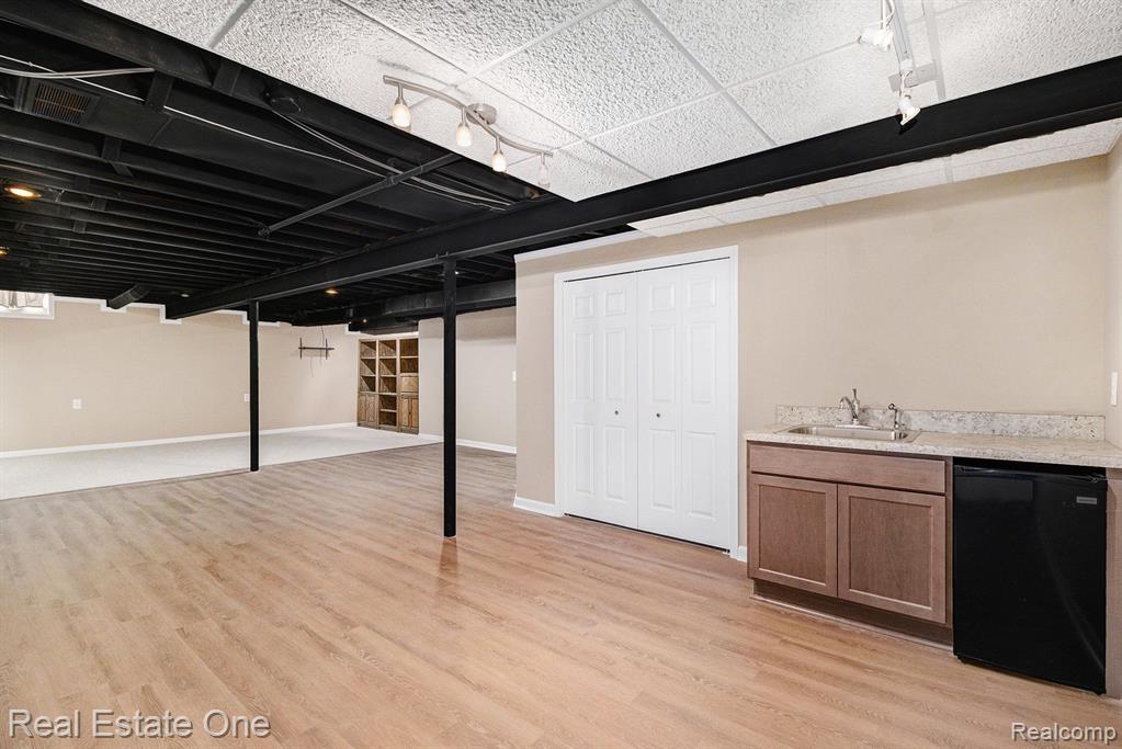 4205 Honeysuckle Drive, Sterling Heights, MI 48314 — Photo 16