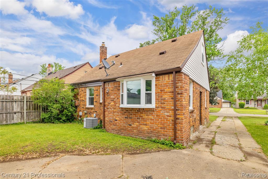 6953 N Vernon Street, Dearborn Heights, MI 48127 — Photo 27