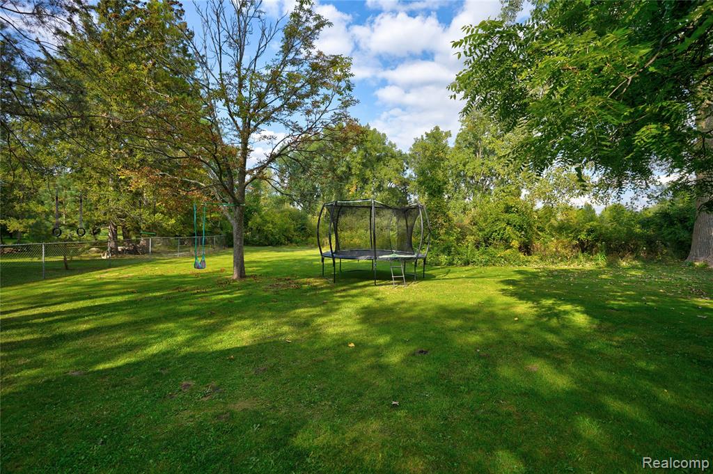 872 W Silver Lake Road, Fenton, MI 48430 — Photo 11
