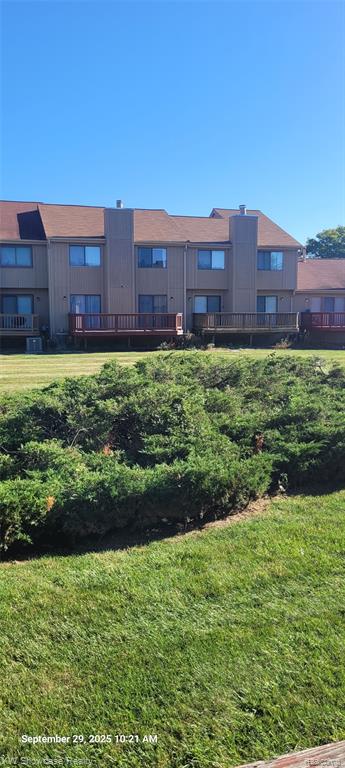 5152 Rock Run, West Bloomfield, MI — front exterior