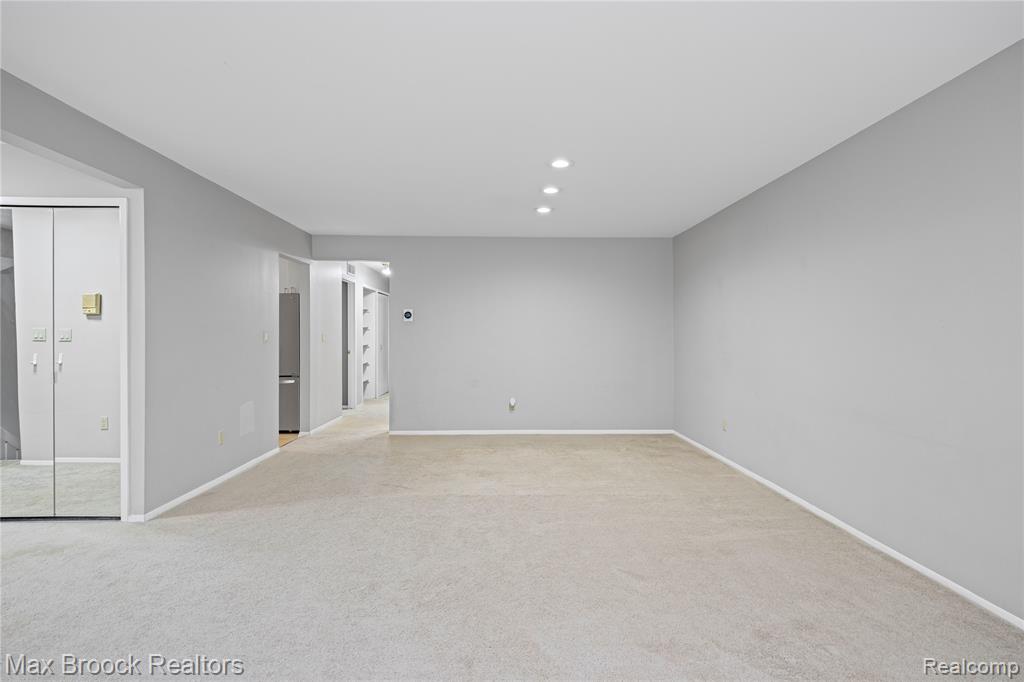 29664 Pine Ridge Circle, Farmington Hills, MI 48331 — Photo 11