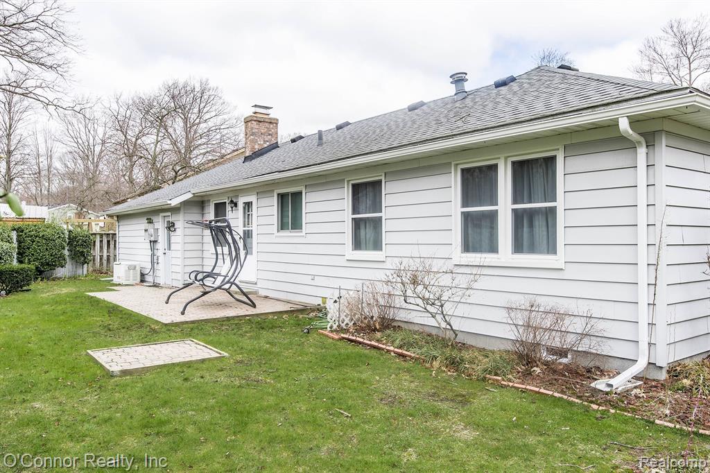 4291 QUAKER HILL Drive, Fort Gratiot, MI 48059 — Photo 29