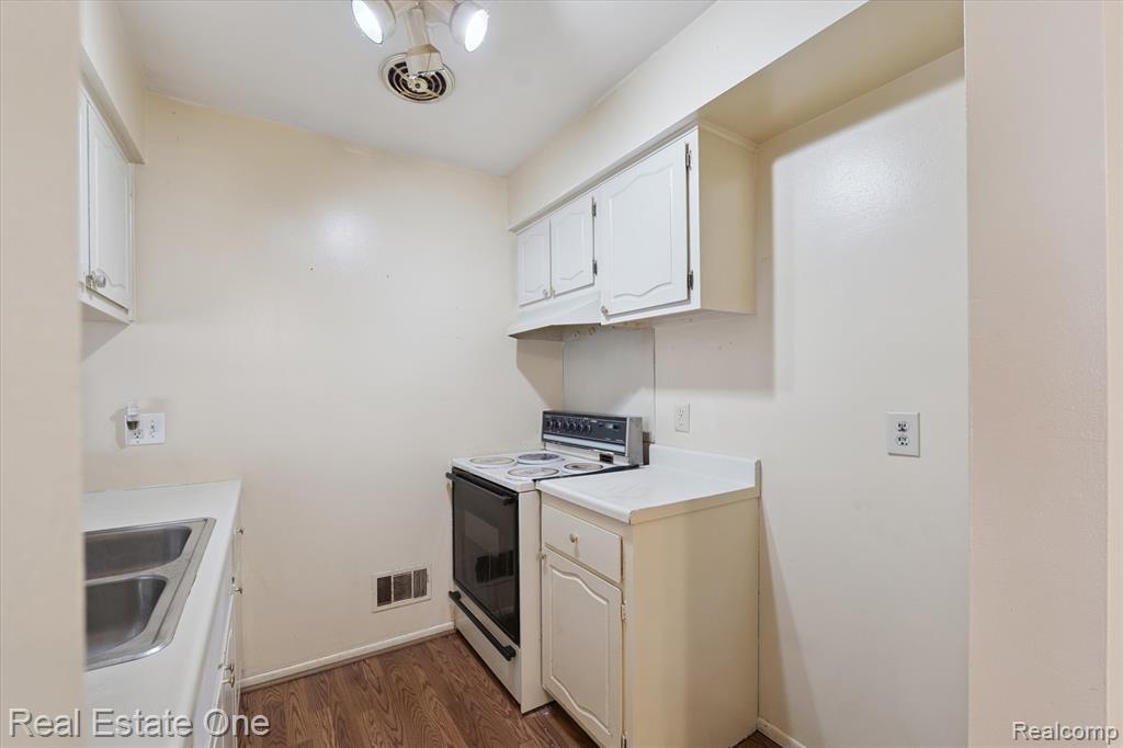44407 Newburyport Drive, Canton, MI 48187 — Photo 11
