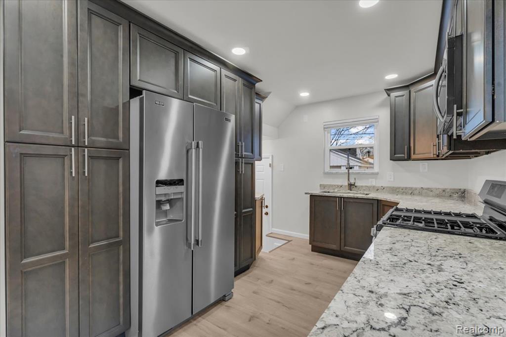 639 N Vernon Street, Dearborn, MI 48128 — Photo 8