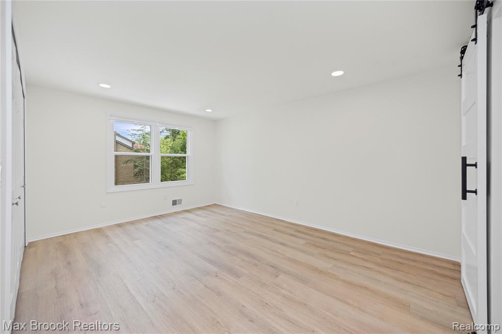 4490 Strathdale Lane, West Bloomfield, MI 48323 — Photo 46