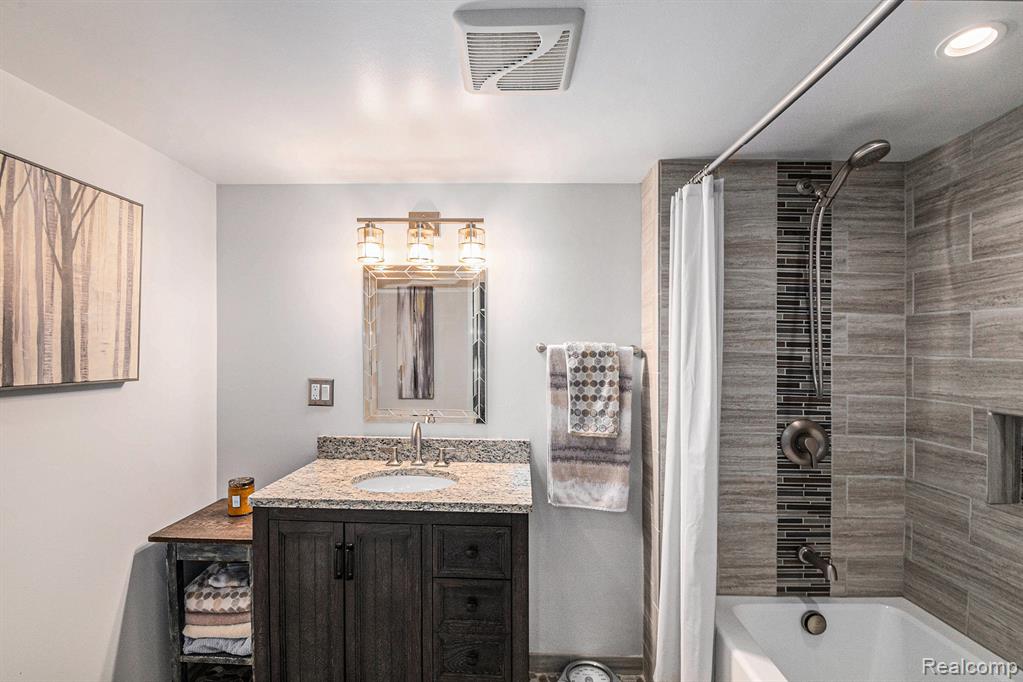 6062 Middle Lake Road, Clarkston, MI — Photo 29
