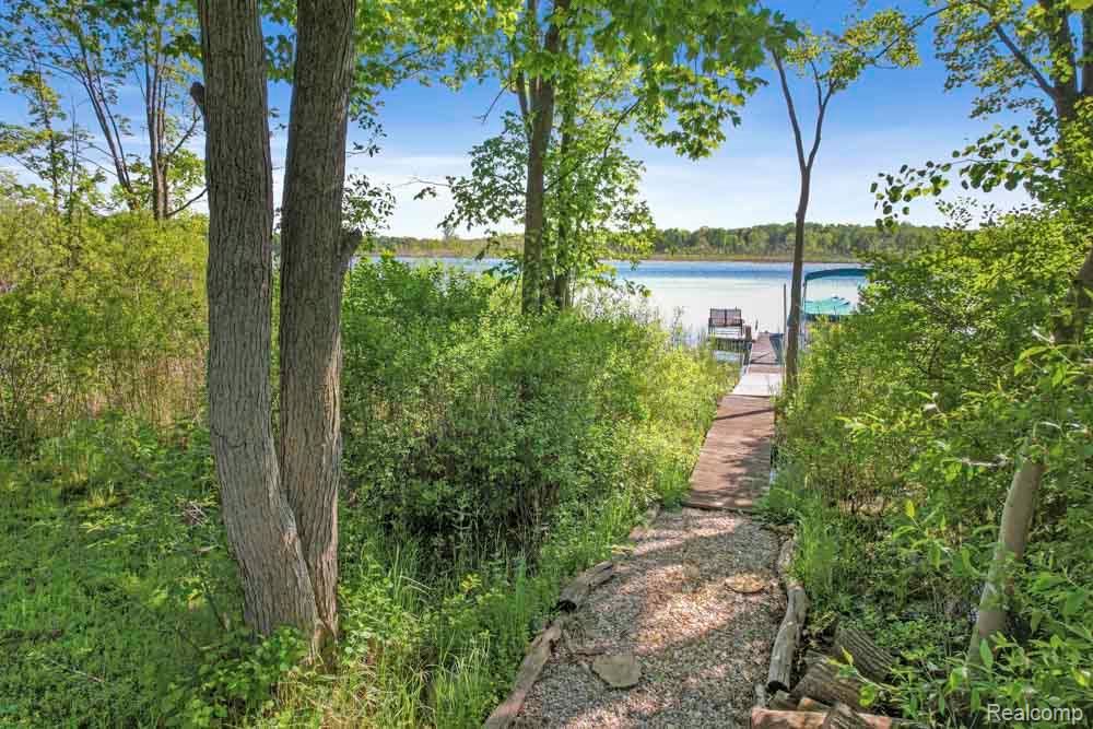 9450 SANDLEWOOD Court, Whitmore Lake, MI 48189 — Photo 11