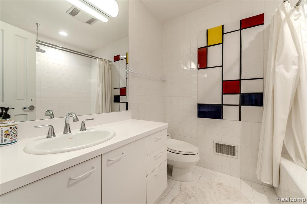 4054 Cranbrook Court, Bloomfield Hills, MI 48301 — Photo 30