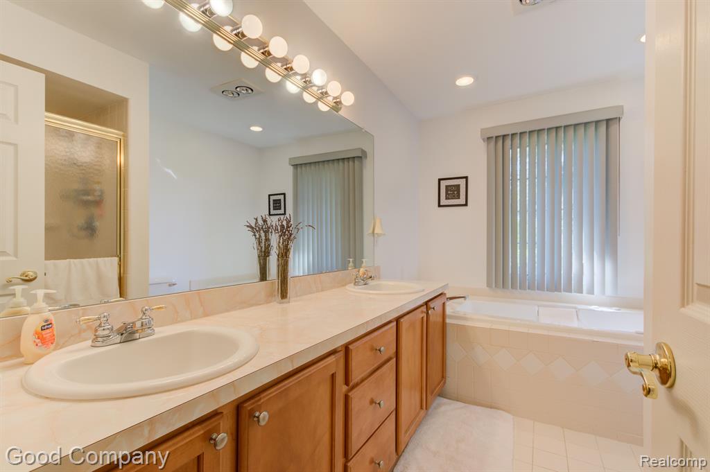 51250 W HILLS Drive, Plymouth, MI 48170 — Photo 32