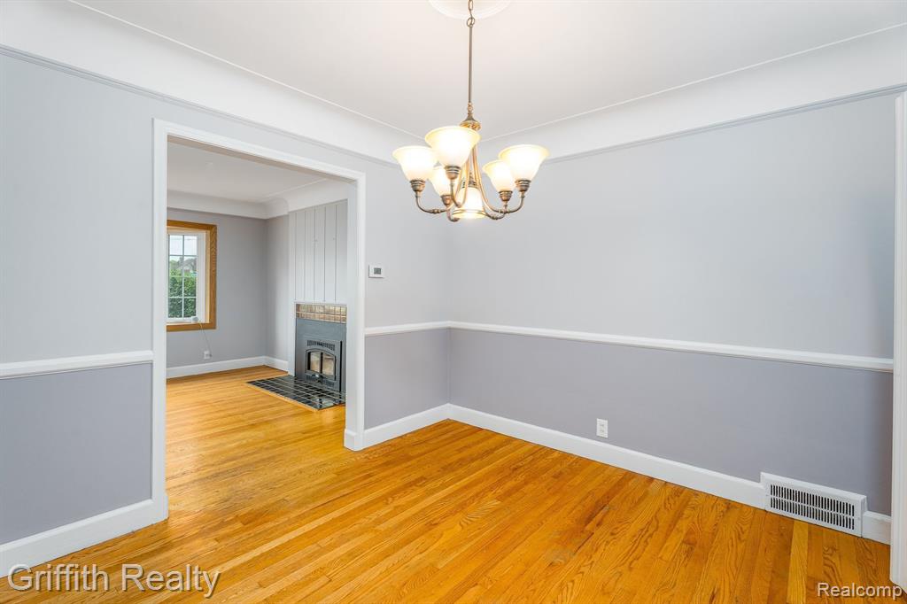707 ELMWOOD Street, Dearborn, MI 48124 — Photo 12