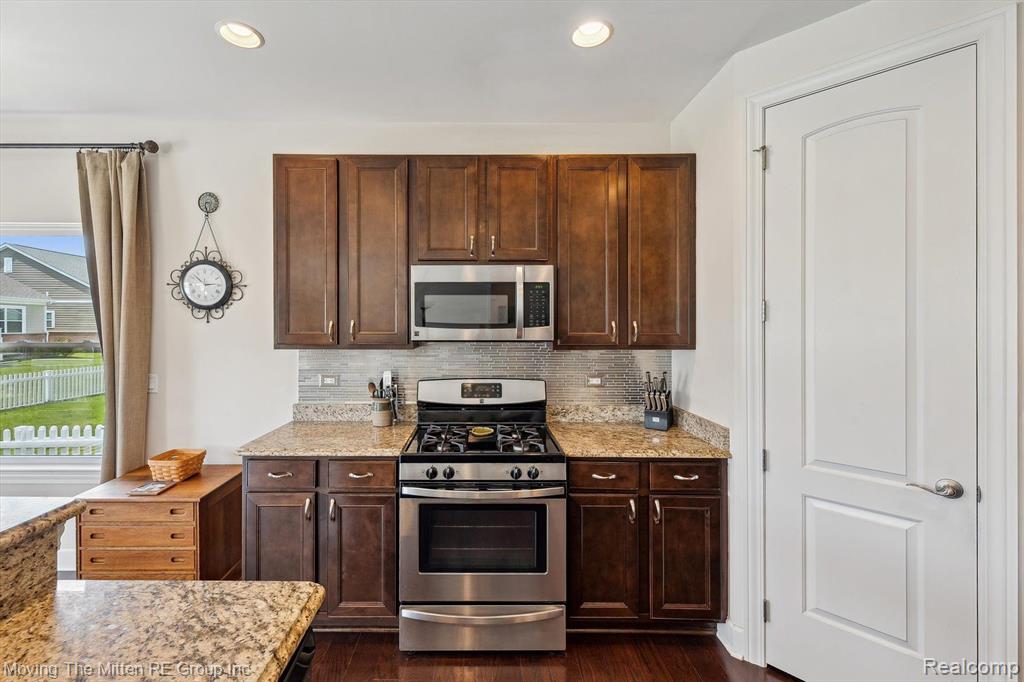 326 PROVINCE Lane, Canton, MI 48188 — Photo 15