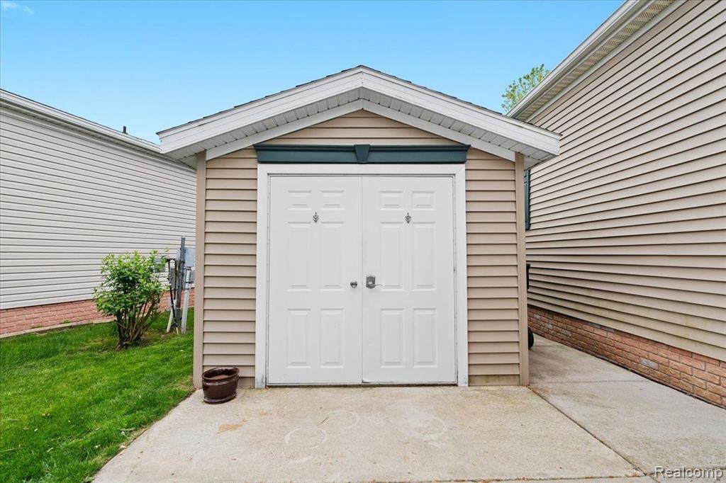 11855 CEDARBROOK Drive, South Lyon, MI 48178 — Photo 25