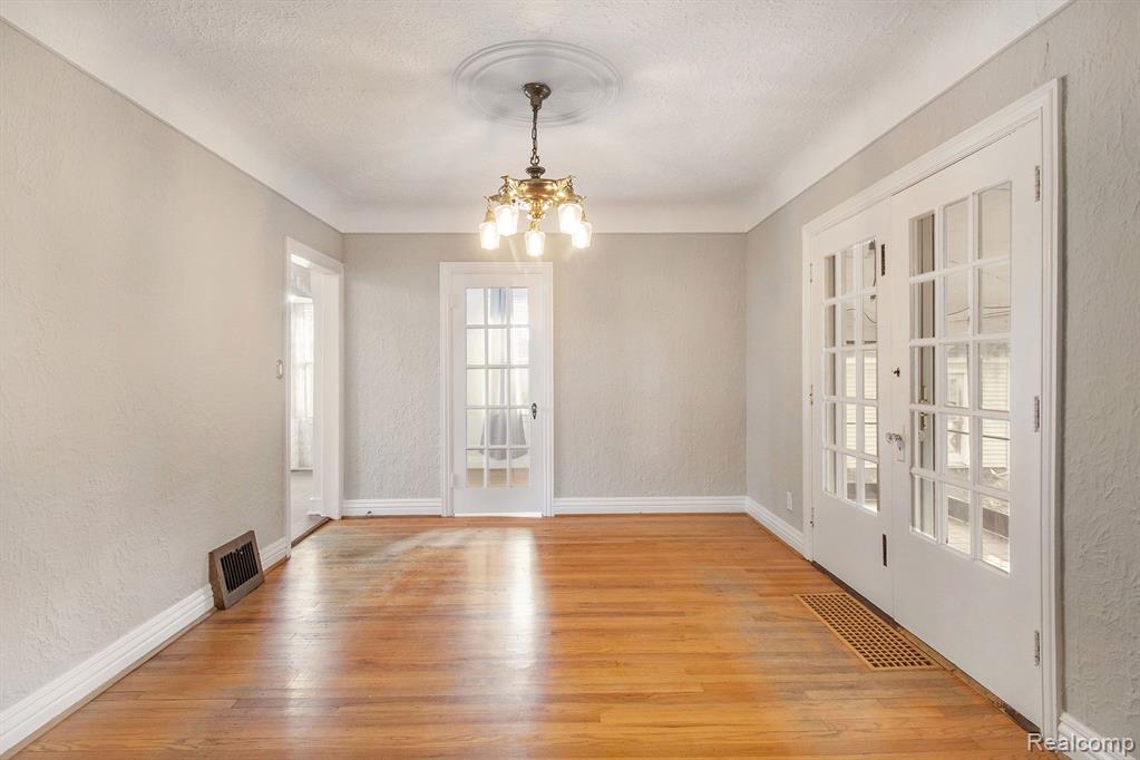 5 WENONAH Drive, Pontiac, MI 48341 — Photo 9