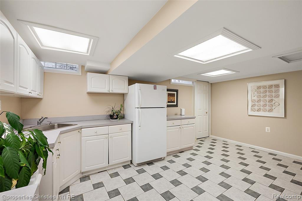 43159 La Bouquet Court, Sterling Heights, MI 48314 — Photo 67