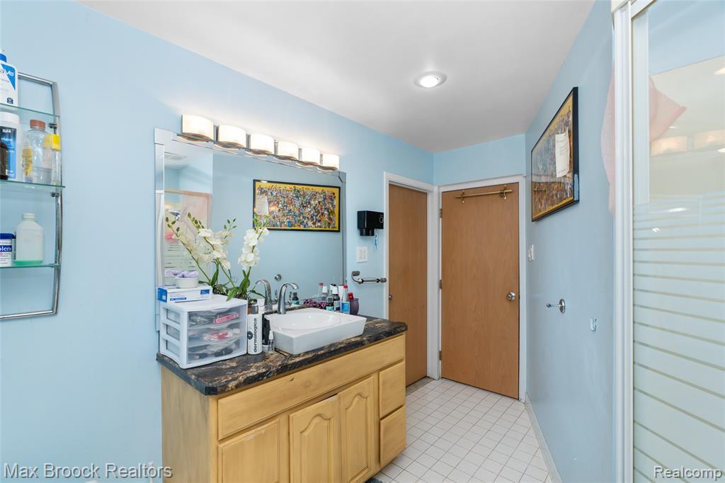 5199 Shenandoah Court, West Bloomfield, MI 48323 — Photo 68